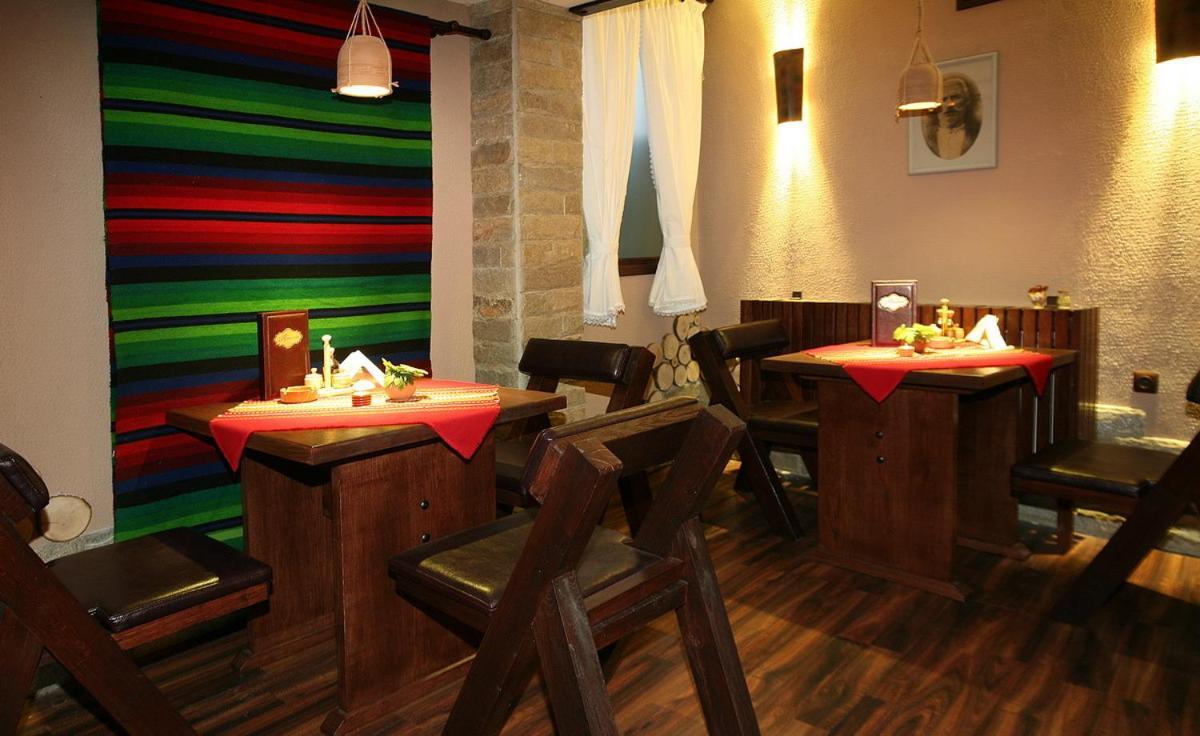 Riverside Family Hotel Yambol Restaurante foto