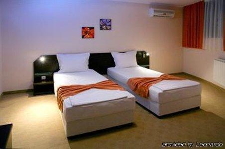 Riverside Family Hotel Yambol Habitación foto